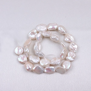 Filo di perle barocche bianche naturali con lucentezza iridescente per gioielli fai-da-te