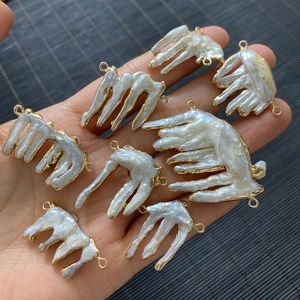 Pendenti in perle barocche con doppi anelli dorati per la creazione di gioielli