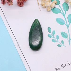 Pendentif en pierre naturelle verte en forme de goutte polie pour la création de bijoux