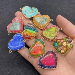 Pendentifs cœur en pierre naturelle impériale avec bordure dorée et double anneau