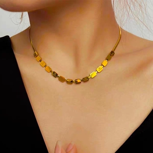 Collier Chaîne Serpent en Acier Inoxydable Plaqué Or Minimaliste Pendentif Carré Lettre Love Pour Femmes Bijoux de Luxe