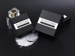 Detalles de cajas de regalo para joyas negras con patrones en relieve y textura mate