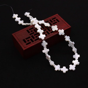 Perles en nacre naturelle en forme de croix 8x8mm pour bijoux DIY sur boîte en bois