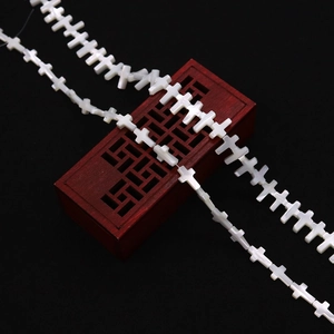 Künstliche Perles en Nacre Naturelle Blanche en Forme de Croix Künstliche Perles Intercalaires Polies pour Création de Bijoux DIY Collier Bracelet