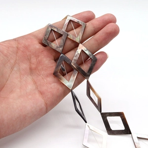 Natürliche Muschelperlen in Rautenform mit Perlmuttschimmer für DIY-Schmuckherstellung