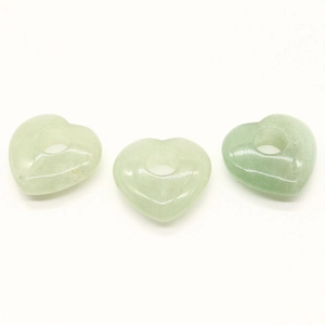 Trois pendentifs coeur en pierre naturelle vert clair avec trou central pour bijoux DIY