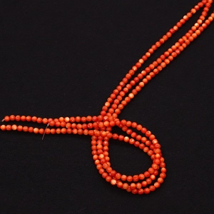 Detail van gepolijste feloranje natuurlijke zoetwaterschelp kralen voor DIY sieraden