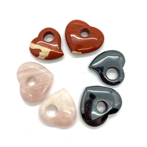 Pendentifs cœur en pierre naturelle polie avec trou central en quartz et jaspe