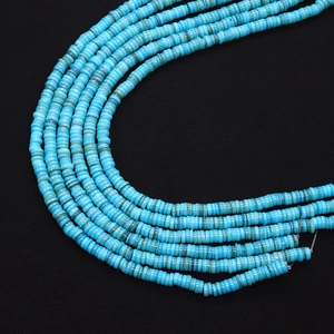 Macro-opname van 6-8mm blauwe natuurlijke schelpkralen met donkere textuur voor DIY sieraden