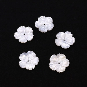 Perline Sciolte in Conchiglia Bianca Naturale 20mm Intaglio Madreperla Fiore a Cinque Petali Con Foro per Gioielli DIY