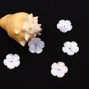Ciondoli a fiore in conchiglia naturale per collane fai-da-te con lucentezza perlata