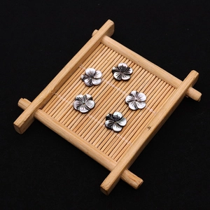Perles fleurs en nacre noire à cinq pétales avec reflets naturels pour bijoux DIY