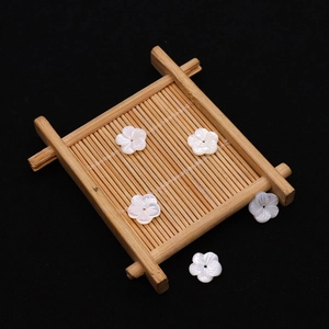 Natürliche weiße Perlmuttmuschel 10mm Blumenperlen für DIY Schmuckherstellung