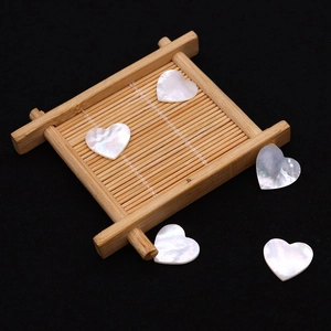 Five pieces of heart-shaped natural mother of pearl shell beads with white luster