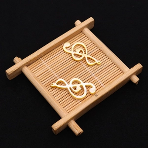 Pendentifs clé de sol en nacre naturelle pour création bijoux DIY 18x34mm perles jaunes