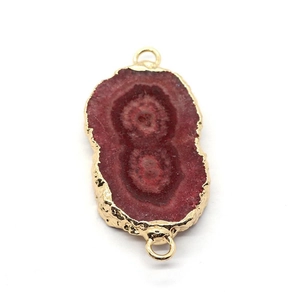 Unregelmäßiger rotbrauner Naturstein-Anhänger mit Goldbeschichtung und zwei Ösen