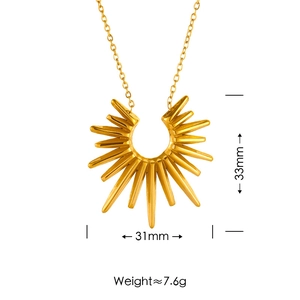 Collar con colgante de girasol y estrella chapado en oro de 18K con medidas y peso