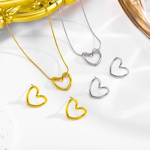 Minimalistisches hohles gedrehtes Herz-Halsketten- und Ohrring-Set in Gold und Silber