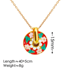 Detailansicht des 15mm Emaille-Blumenanhängers mit 40+5cm goldener Halskette für Damen