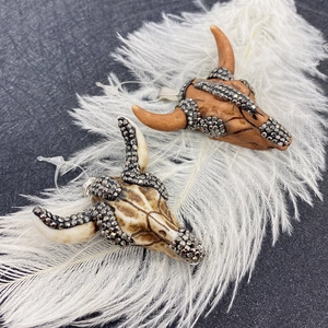 Stierenkop hanger met strass-steentjes op veren, boho-stijl accessoire voor sieraden DIY