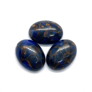 Trois cabochons ovales en lapis-lazuli avec veines dorées pour la création de bijoux