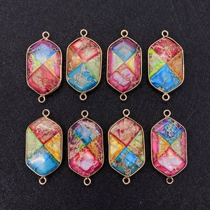 Pendentifs hexagonaux en pierre naturelle avec cadre doré et connecteurs à deux trous
