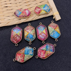 Pendentifs en jaspe sédimentaire marin de forme hexagonale avec bordure en métal doré