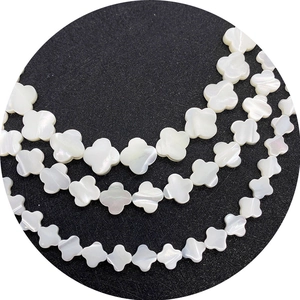 Natürliche weiße Perlmutte-Kleeblattperlen mit irisierendem Glanz für DIY-Schmuck