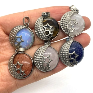 Μενταγιόν αστέρι και φεγγάρι από οπάλιο, ροζ χαλαζία και μάτι τίγρης με ασημί πλαίσιο