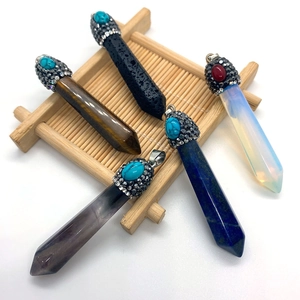 Colgante de Columna Hexagonal de Piedra Natural Vintage Cristal Roca Volcánica Dije Con Tapa de Aleación de Strass Joyería DIY Collar