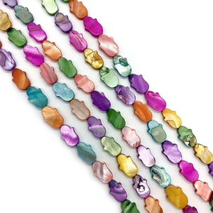Bunte Muschel Hamsa-Hand-Perlen für DIY-Schmuck in verschiedenen schillernden Farbtönen