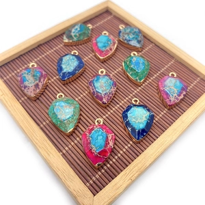 Colgantes de piedra natural en forma de gota con borde dorado en varios colores