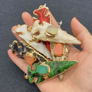 Pendentifs coniques en résine rétro avec pierre naturelle et bord doré en couleurs