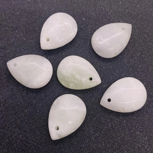 Détail de six pendentifs en pierre naturelle blanche en forme de goutte pour bijoux DIY