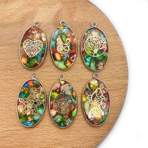 Pendentifs ovales en pierre naturelle avec motifs dorés et bordure argentée pour bijoux