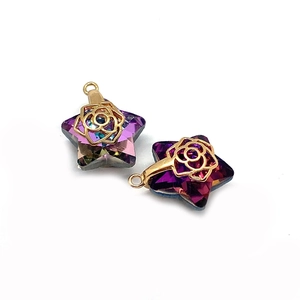 Polierter sternförmiger violetter Kristallanhänger mit goldenem Blumenornament für DIY-Ketten