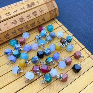 Colgantes hexagonales de piedras naturales con aros plateados para joyería DIY