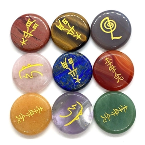 Set di 9 pietre curative con simboli Reiki dorati per meditazione ed equilibrio energetico
