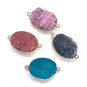 Set aus vier ovalen Druzy-Kristall-Verbindern mit Goldrand für DIY-Schmuckherstellung