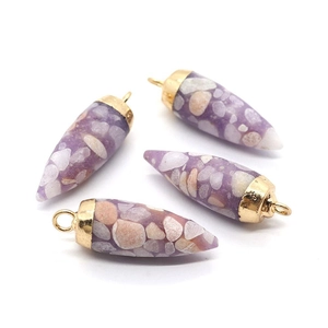 Lot de quatre pendentifs en pierre naturelle violette en forme de balle avec attaches dorées