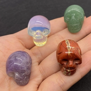 Lot de crânes en cristal avec améthyste et jaspe rouge pierres fines polies sculptées