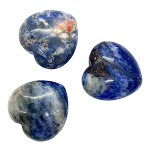 Perle di pietra naturale sodalite blu a forma di cuore con trame minerali bianche