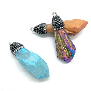Pendentifs irréguliers en pierre de cristal naturel bleu et arc-en-ciel pour bijoux DIY