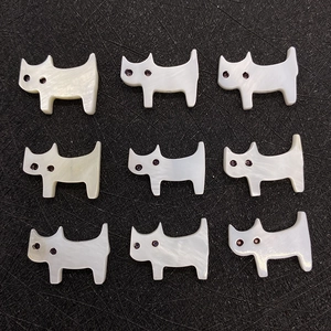 Perline di conchiglia naturale a forma di gatto con due fori per gioielli DIY