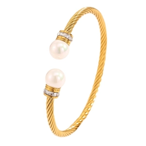 Bracelet jonc torsadé doré avec perles blanches et accents de cristaux étincelants