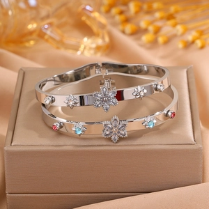 Silver stainless steel eight-pointed star bracelets with crystals on champagne gift box