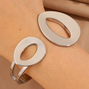Bracciale rigido aperto moderno in acciaio inossidabile argento con placche ovali vuote