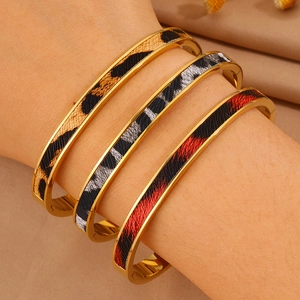 Dreiteiliges Set goldener Edelstahl-Armreifen mit Leoparden-, Zebra- und Tigermuster Damen