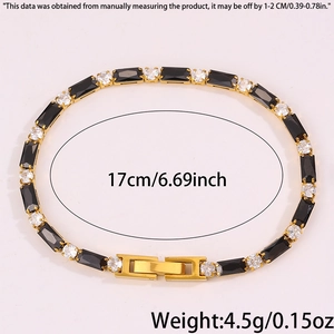 Dettaglio del bracciale tennis oro 17cm con pietre nere e zirconi tondi scintillanti