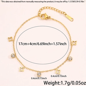 Detailed macro view of gold clover bracelet showing 17cm length and lobster clasp